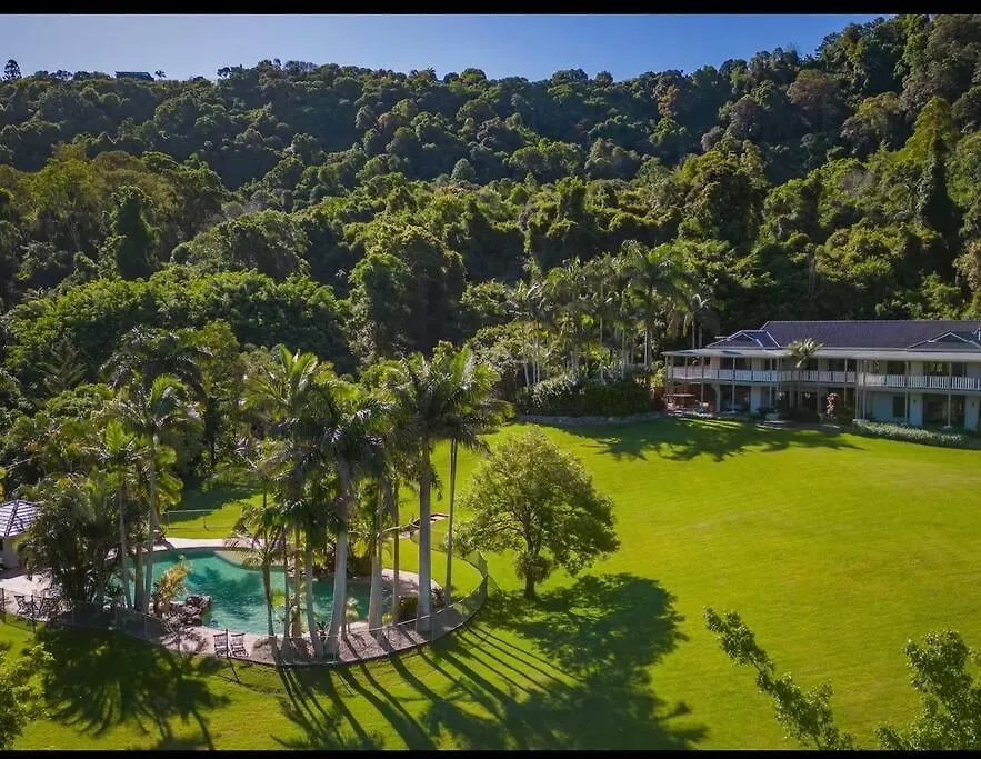 Holiday home The Golden Whistler Montville